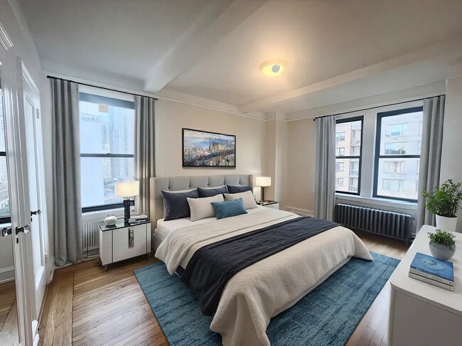 Photo - 128 E 56th St