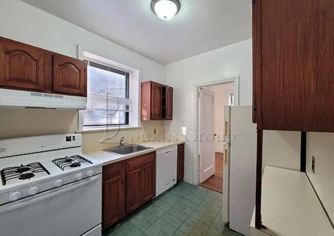 Building Photo - 1 bedroom in BAYSIDE NY 11361 Unit 310