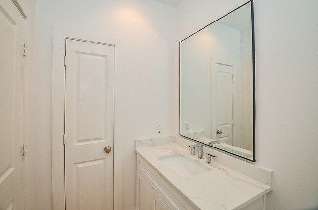 Photo - 408 Parker St