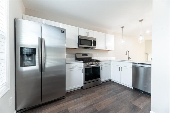 Photo - 547 Harbor Lake Ct