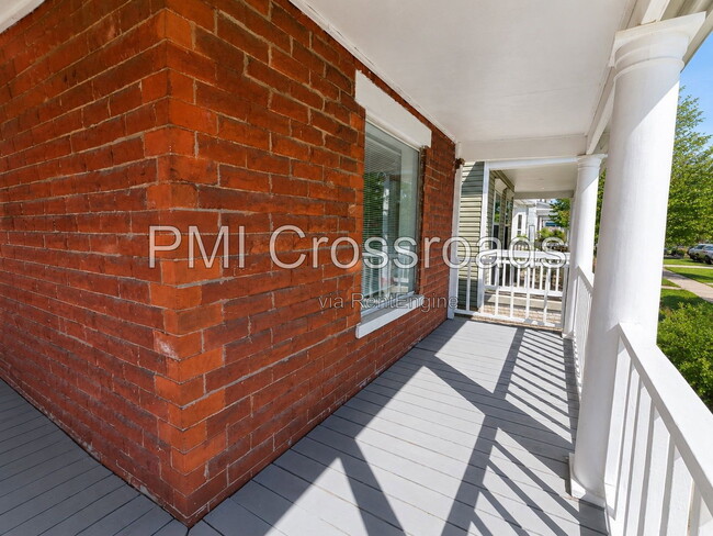 153 S Cypress Ave