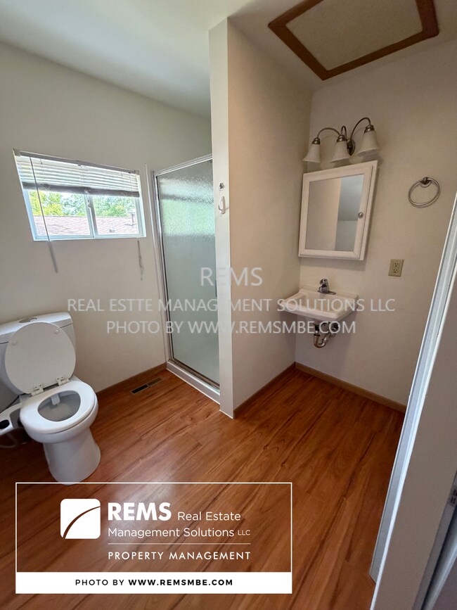 812 Barker St Unidad Upper