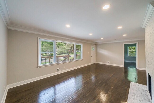 Photo - 254 Richardson Rd NW