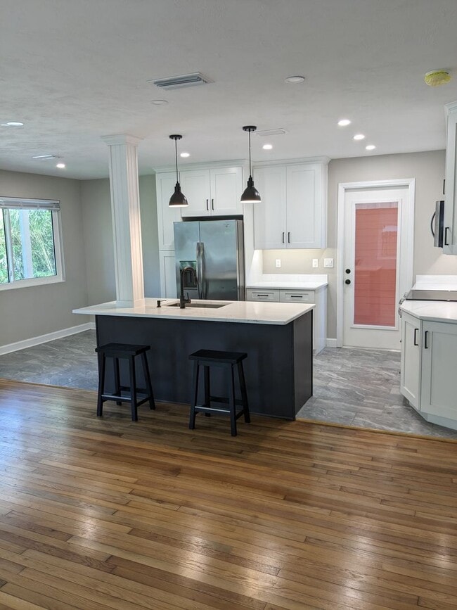 Building Photo - Beachside 3 bedroom, 2 bathroom in Daytona Beach