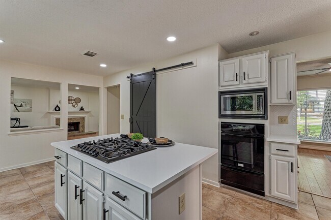 Photo - 71 Breezy Point Pl