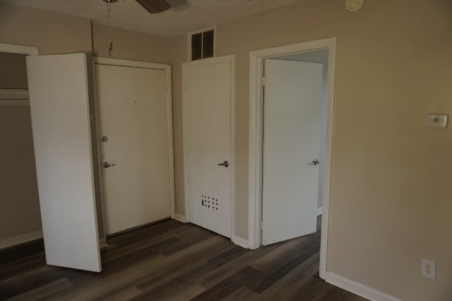 Photo - 5551 Force Rd Unidad B