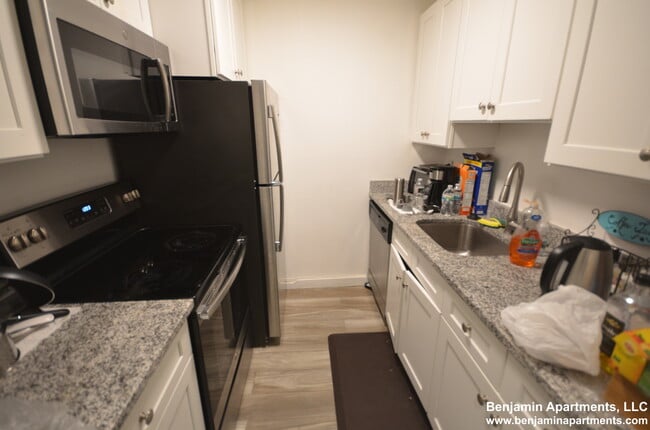 Building Photo - 776 Columbus Ave Unit 1