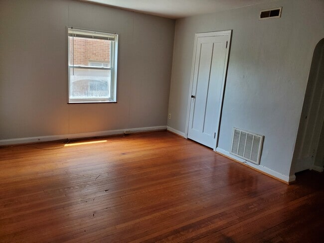 Building Photo - 2363 Ravine St Unit 1