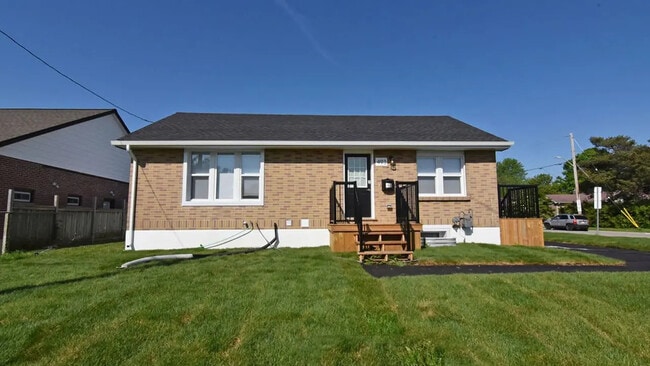 Building Photo - 493 Second St