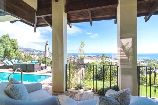 5000sf hogar con piscina - 3504 Coast View Dr