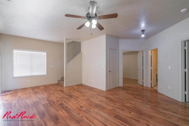 Building Photo - New Carpet! Spacious 5-Bedroom Townhome