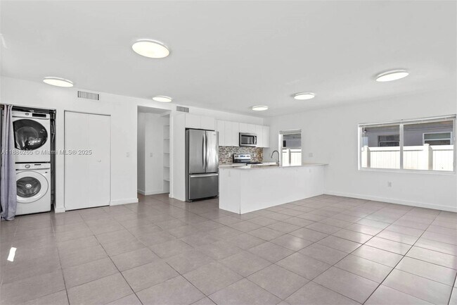 Photo - 737 NW 4th St
