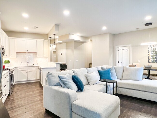 Photo - 63 7th Ave S Unidad 2