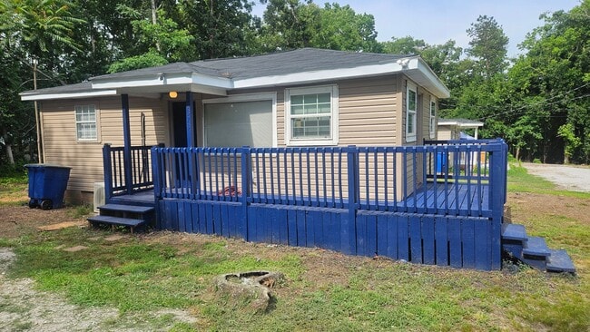 Building Photo - 1373 Ridge Rd
