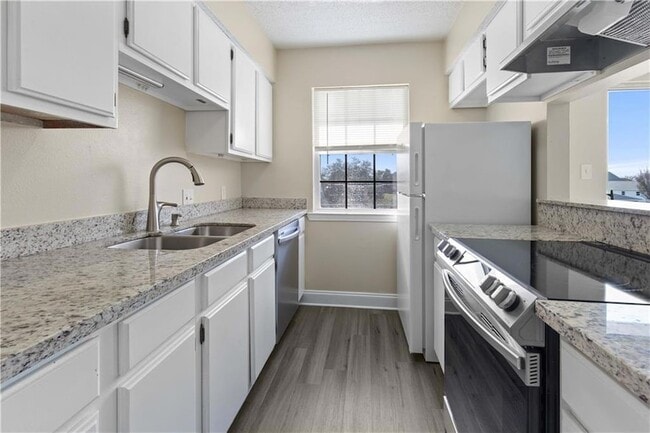 Photo - 4800 Pontchartrain Dr Unit 13