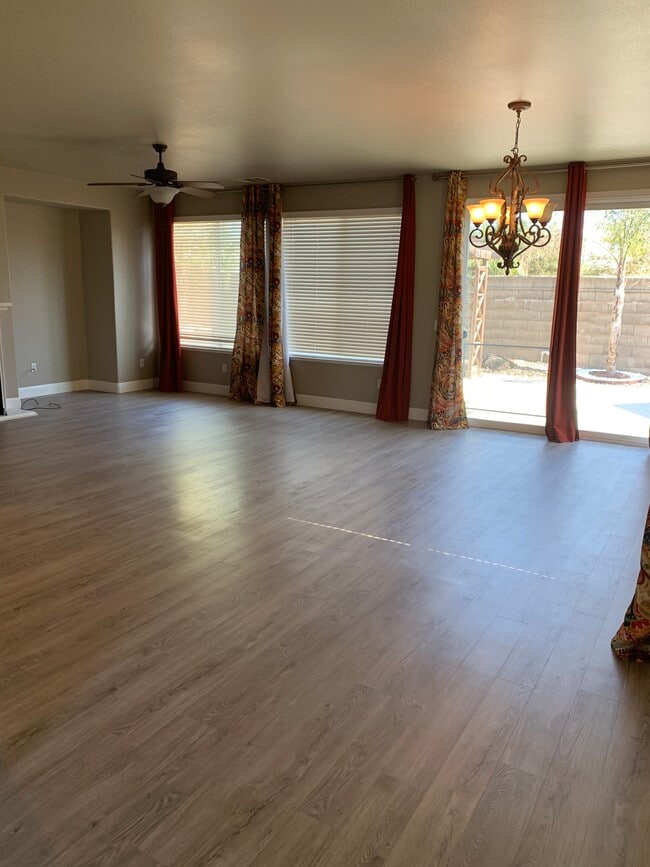 Photo - 2080 Henderson Way