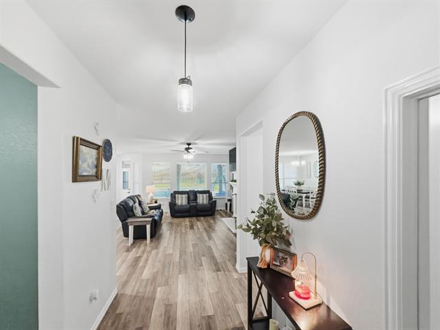 Photo - 208 Crest Ln