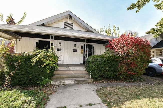 Building Photo - 802 N Denny St