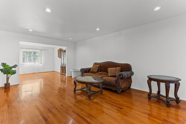 Photo - 3516 Gordon Dr