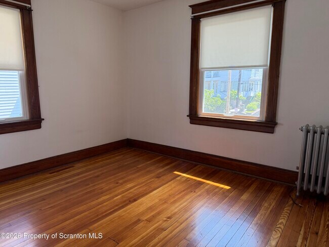 Photo - 715 Hemlock St