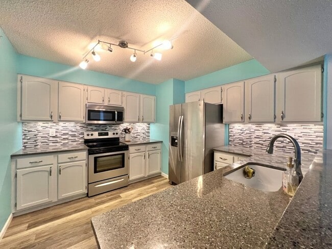 Photo - 520 Springwood Way