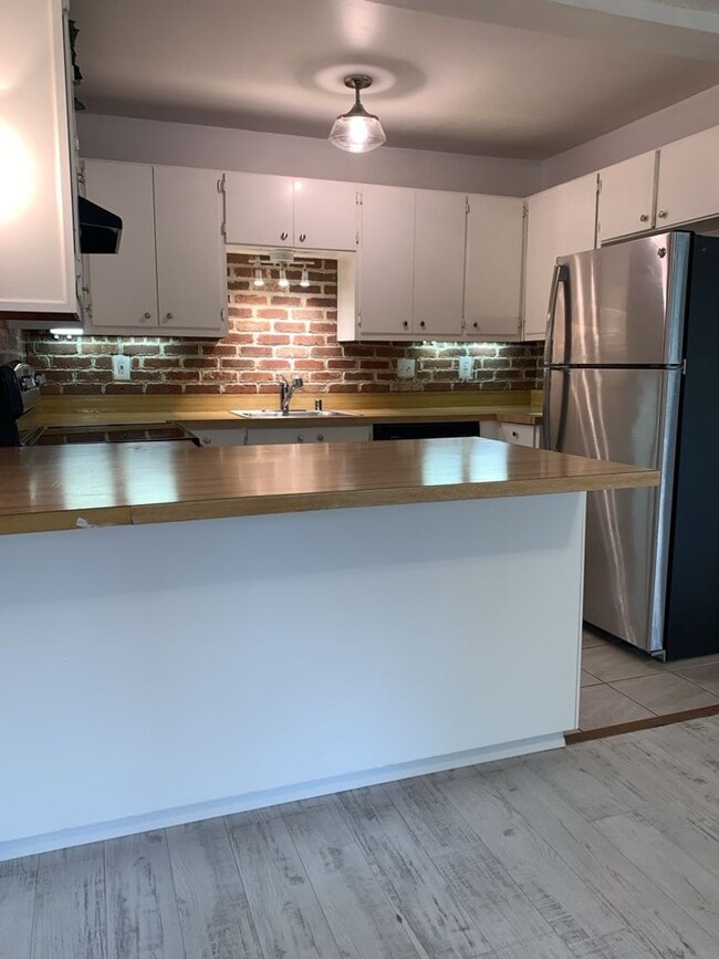 Building Photo - Ground floor Oasis -  1BD/1.5BA Unit E1 Rental