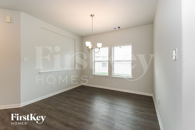 Photo - 321 Lk Wy Cir