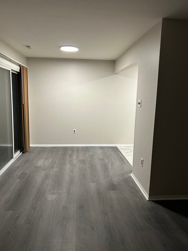 Dining room leads to patio - 124 Willow Turn Unit A