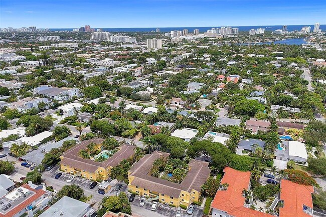 Building Photo - 729 NE 16th Ave Unit 729D