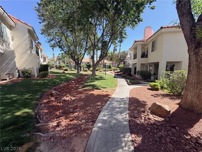 7605 Rolling View Dr Unit 101