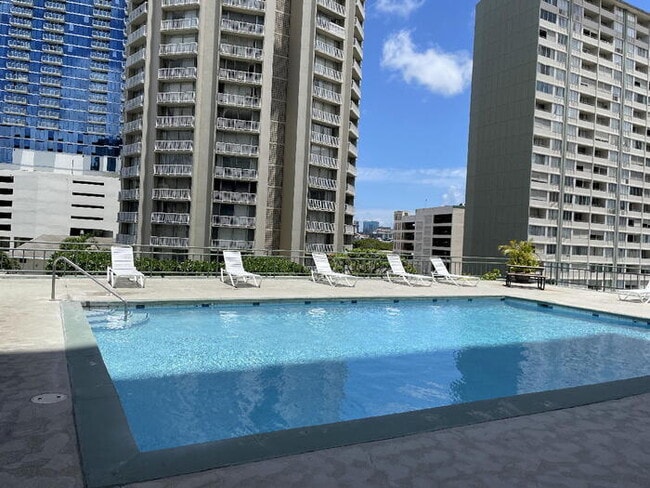 Photo - PACIFIC GRAND studio, sec, A/C, pool, pkg ... Unit 709