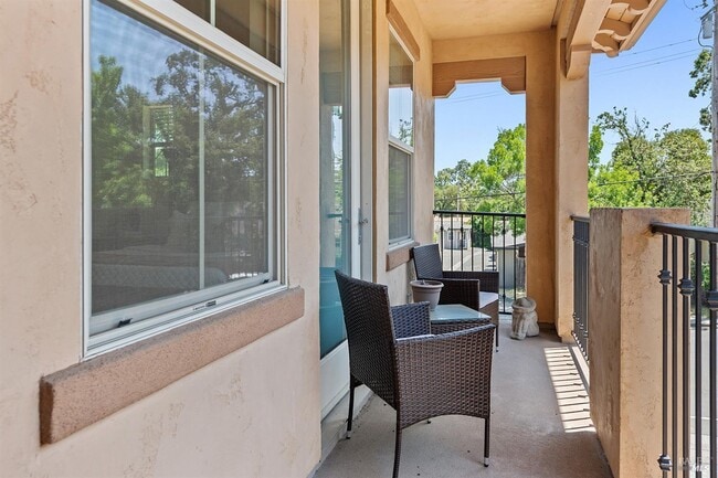 Building Photo - 180 Healdsburg Ave Unit B