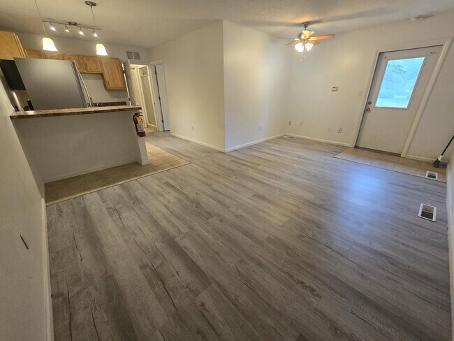 Photo - 811 Marvin St