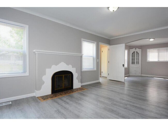 Photo - 3731 N Sheridan Ave