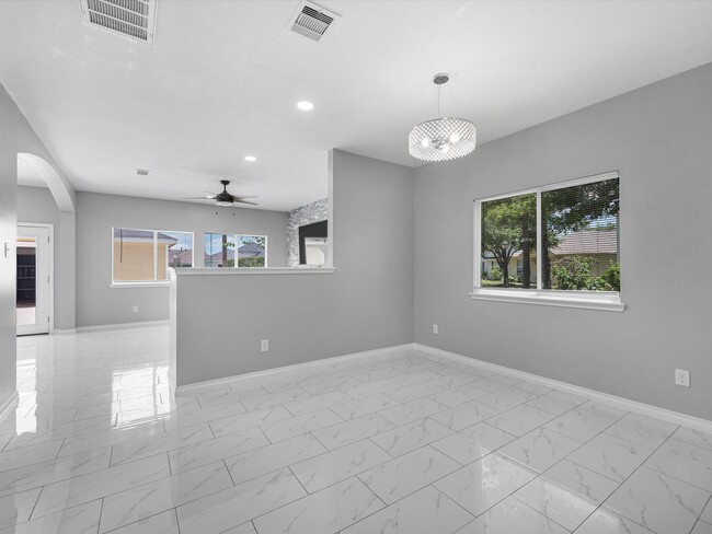 Photo - 6131 Settlers Lake Cir W