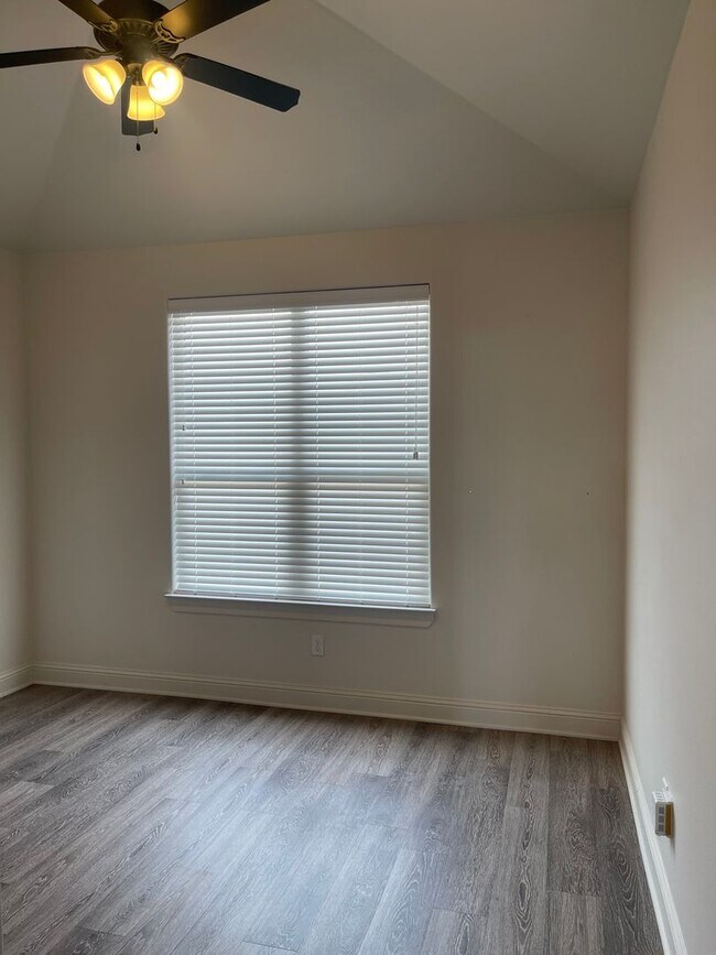 Photo - 2007 102nd St Unit B