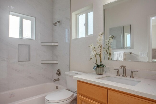 Photo - 70 wright avenue Unidad #1