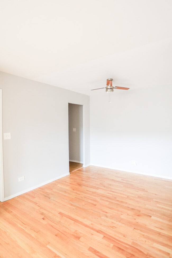 2835 N Cambridge Ave Unit 201