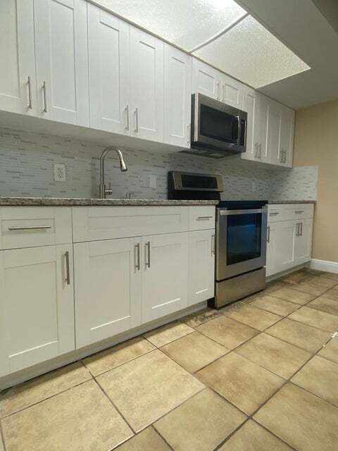 Photo - 184 SE 10th St