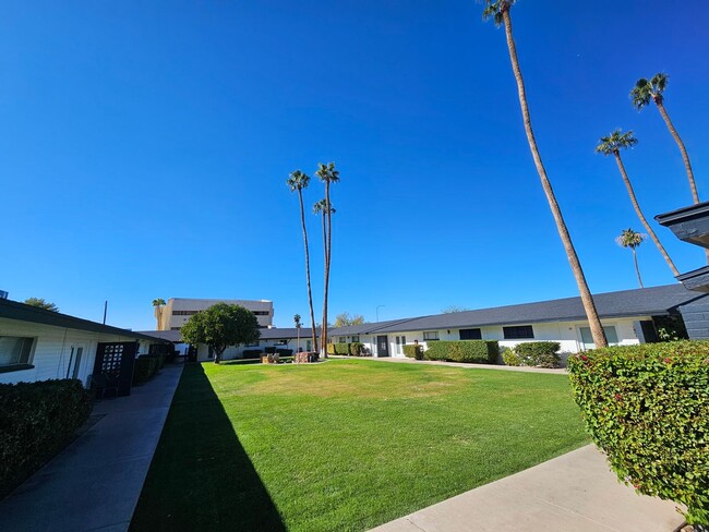 Photo - Town & Country Apartments