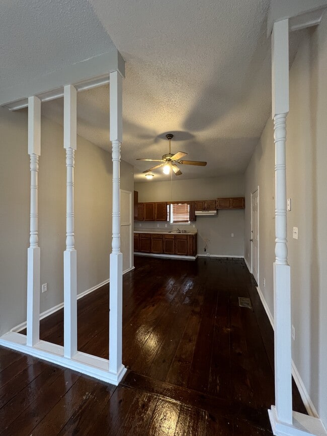 Photo - 122 Tuxedo Dr