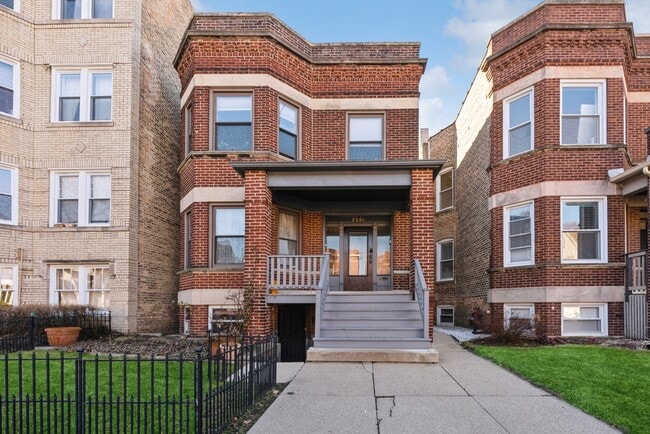 Building Photo - 2501 W Ainslie St Unit 2 Rental