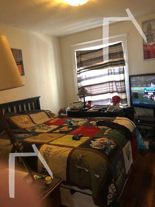 Photo - No Fee!  Gorgeous Comm Ave Apt by T!  Ht/HW Inc, Modern Appliances.  Cat & Small Dog OK