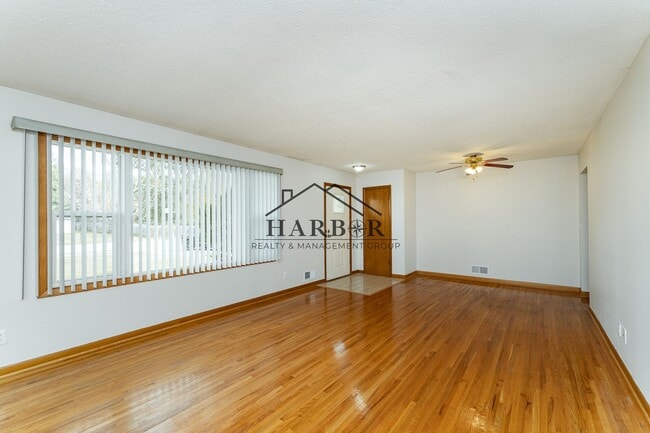 Photo - 2920 20th St SE