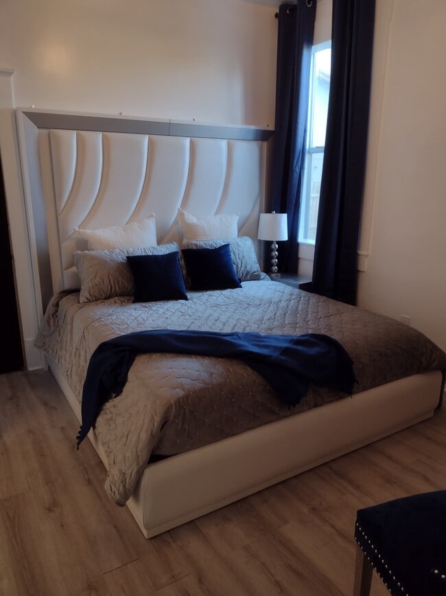 Photo - 2141 W Madison St