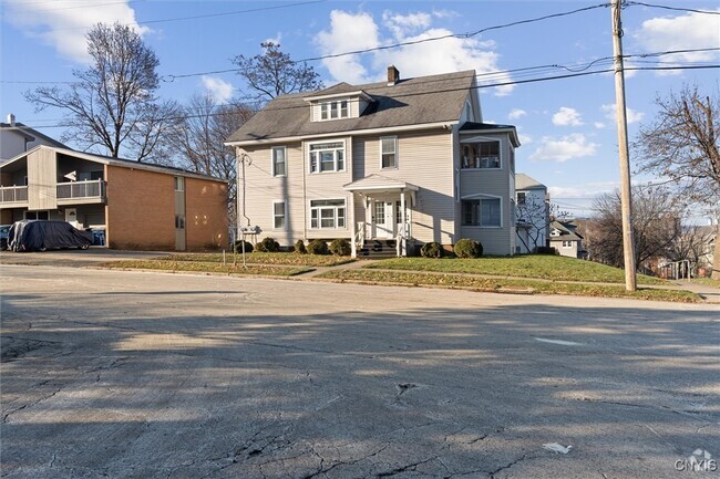 Building Photo - 202 Ostrom Ave Rental