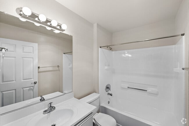 2BR, 2BA - 1,000SF - Primary Bathroom