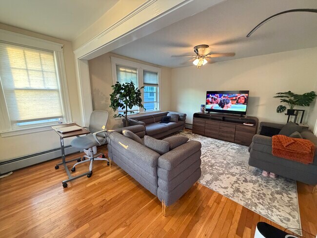 Photo - 100 Walnut St Unidad R2
