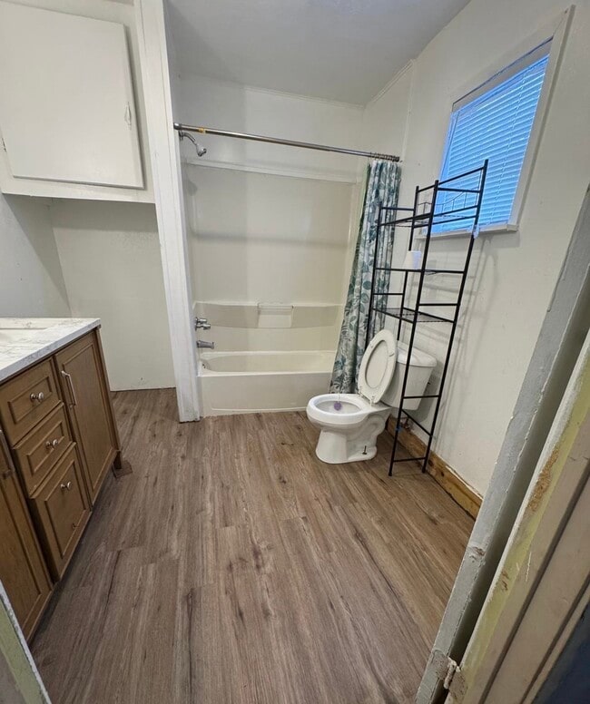 Photo - 403 E Elk St