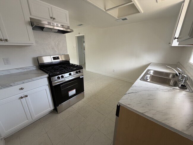 Photo - 3020 Lourdes St